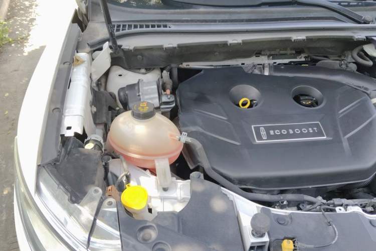 Used Lincoln MKC 2017 2.0T Four-Wheel Drive Zunya Edition Engine Bay Right
