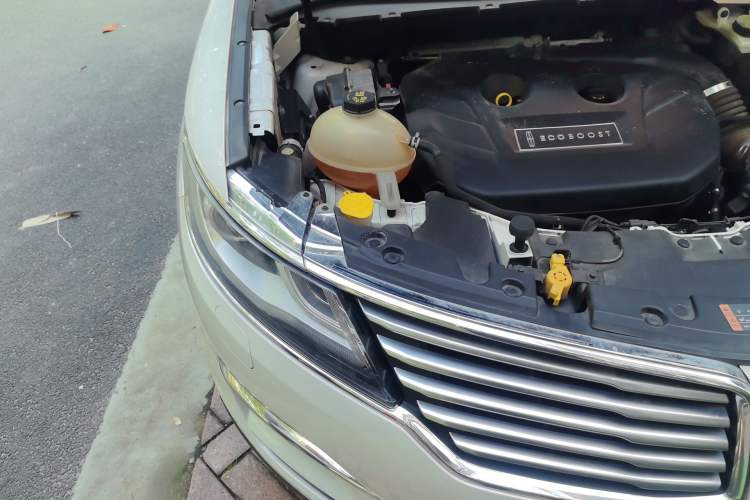 Used Lincoln MKC 2017 2.0T Two-Wheel Drive Zunyue Edition Engine Bay Right
