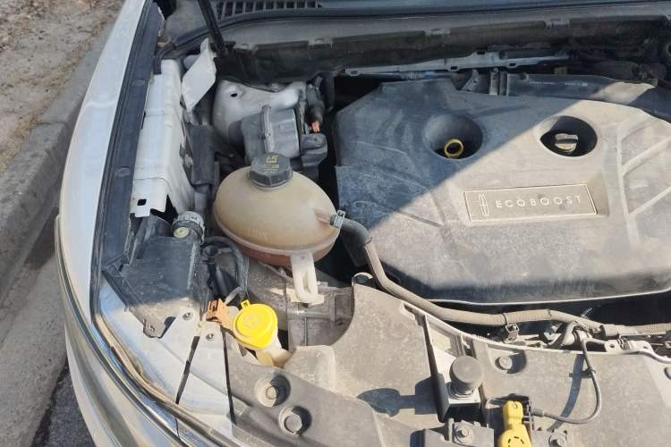 Used Lincoln MKC 2017 2.0T Two-Wheel-Drive Luxury Edition Engine Bay Right
