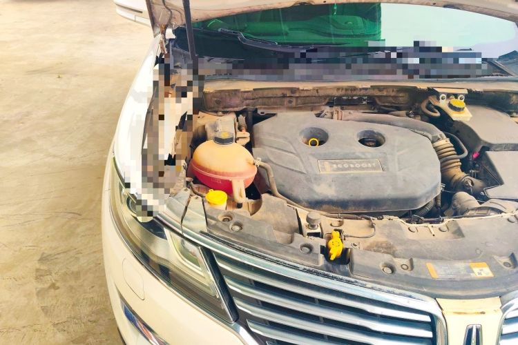 Used Lincoln MKC 2017 2.0T Two-Wheel Drive Deluxe Edition Engine Bay Right