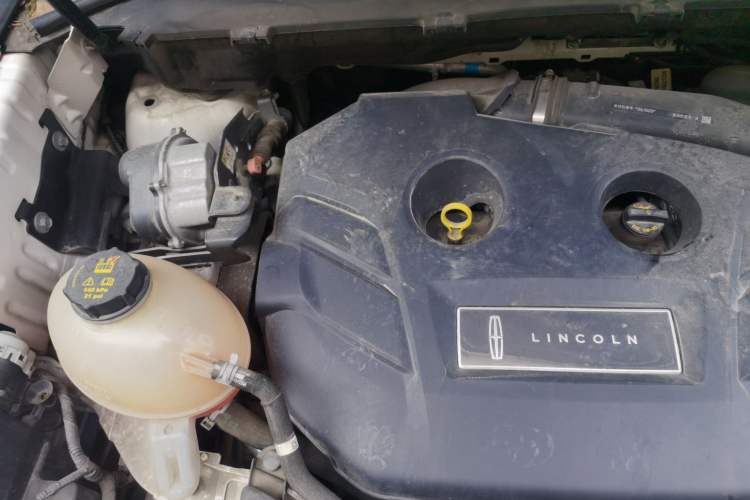 Used Lincoln MKC 2017 2.0T Four-Wheel Drive Prestige Edition Engine Bay Right