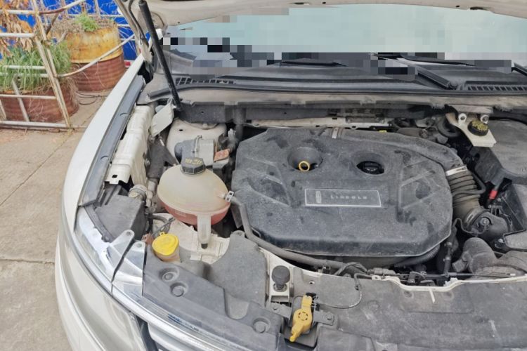 Used Lincoln MKC 2017 2.0T Two-Wheel Drive Deluxe Edition Engine Bay Right