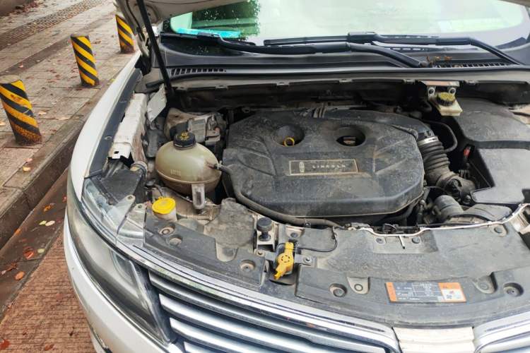 Used Lincoln MKC 2017 2.0T Two-Wheel-Drive Luxury Edition Engine Bay Right