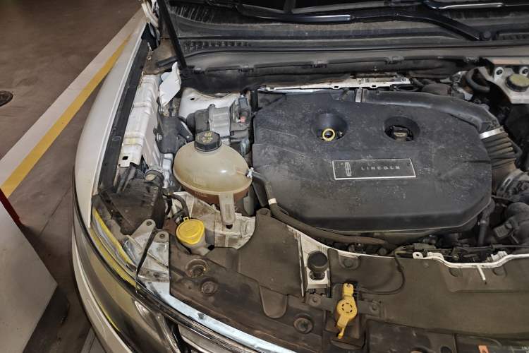Used Lincoln MKC 2017 2.0T Two-Wheel Drive Deluxe Edition Engine Bay Right