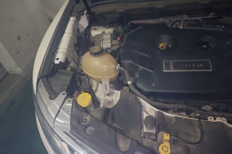 Used Lincoln MKC 2017 2.0T Four-Wheel Drive Zunya Edition Engine Bay Right