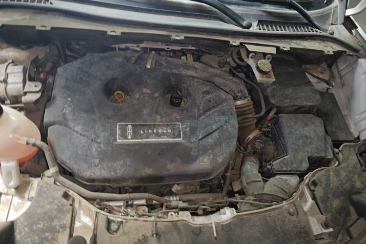 Used Lincoln MKC 2017 2.0T Two-Wheel Drive Deluxe Edition Engine Bay