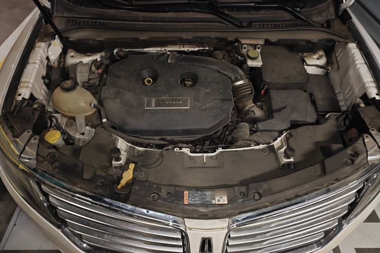 Used Lincoln MKC 2017 2.0T Two-Wheel Drive Deluxe Edition Engine Bay