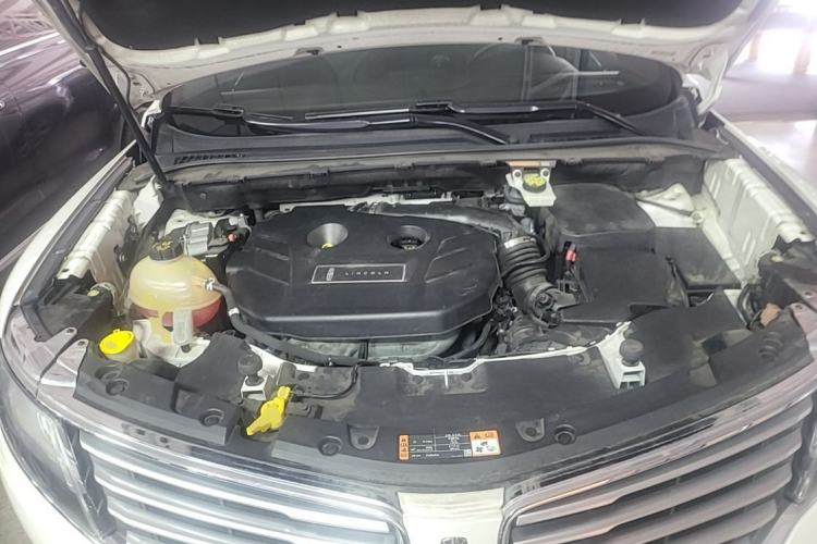 Used Lincoln MKC 2017 2.0T Two-Wheel Drive Deluxe Edition Engine Bay