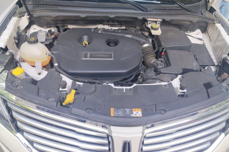 Used Lincoln MKC 2017 2.0T Two-Wheel Drive Deluxe Edition Engine Bay