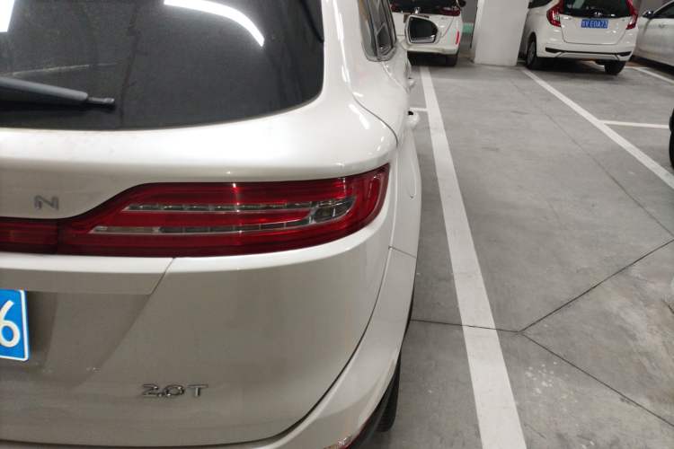 Used Lincoln MKC 2017 2.0T Two-Wheel Drive Deluxe Edition Exterior 3
