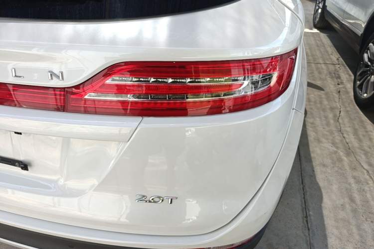 Used Lincoln MKC 2017 2.0T Two-Wheel-Drive Luxury Edition Exterior 3