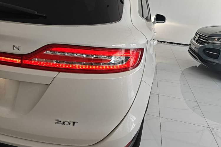 Used Lincoln MKC 2017 2.0T Two-Wheel-Drive Luxury Edition Exterior 3
