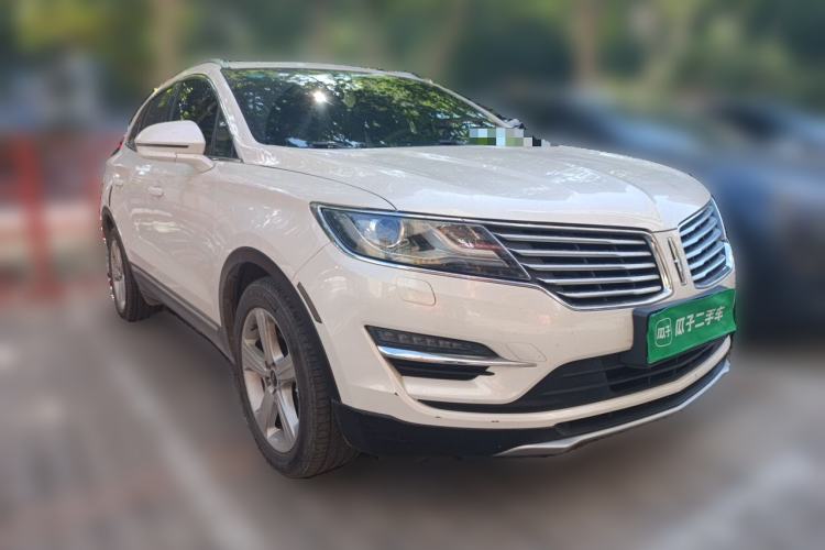 Used Lincoln MKC 2017 2.0T Two-Wheel Drive Deluxe Edition Front Right 45 Deg