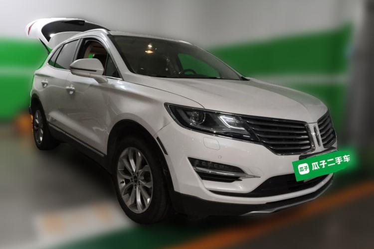 Used Lincoln MKC 2017 2.0T Two-Wheel-Drive Luxury Edition Front Right 45 Deg
