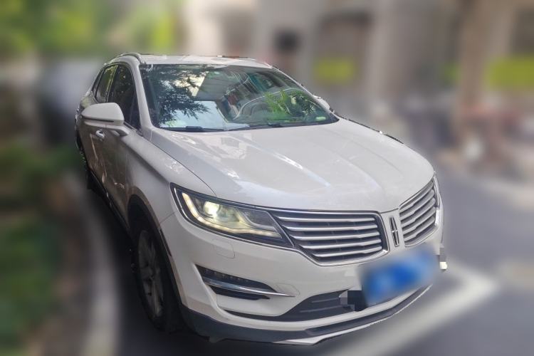 Used Lincoln MKC 2017 2.0T Two-Wheel Drive Deluxe Edition Front Right 45 Deg