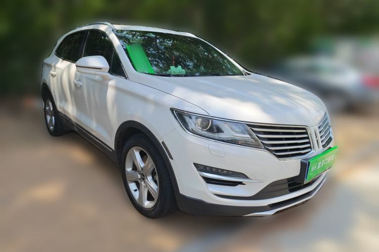 Used Lincoln MKC 2017 2.0T Two-Wheel Drive Deluxe Edition Front Right 45 Deg