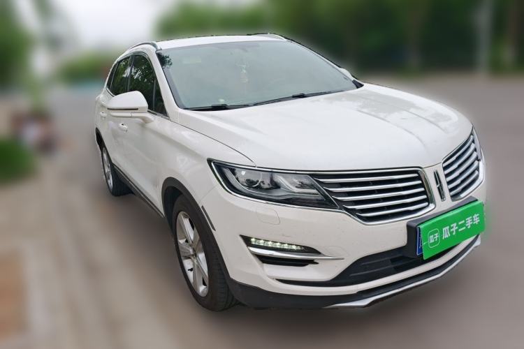 Used Lincoln MKC 2017 2.0T Two-Wheel Drive Deluxe Edition Front Right 45 Deg