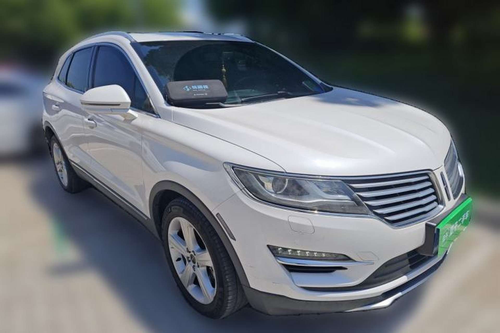 Used Lincoln MKC 2017 2.0T Two-Wheel Drive Deluxe Edition Front Right 45 Deg