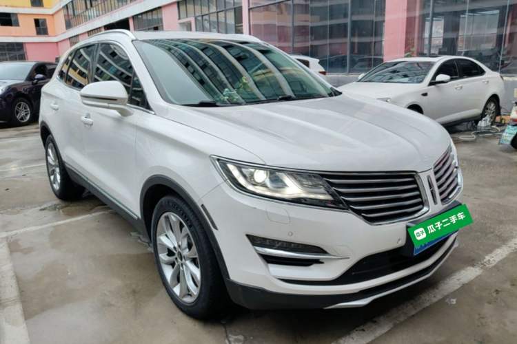 Used Lincoln MKC 2017 2.0T Two-Wheel-Drive Luxury Edition Front Right 45 Deg