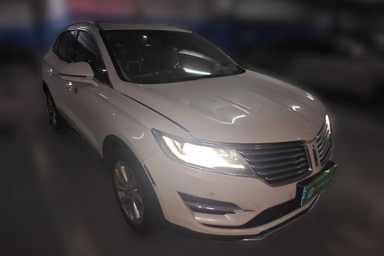 Used Lincoln MKC 2017 2.0T Two-Wheel-Drive Luxury Edition Front Right 45 Deg