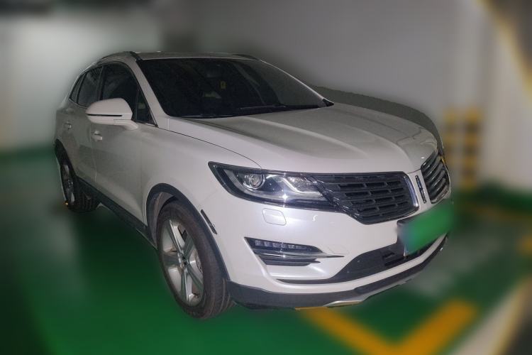 Used Lincoln MKC 2017 2.0T Two-Wheel Drive Deluxe Edition Front Right 45 Deg