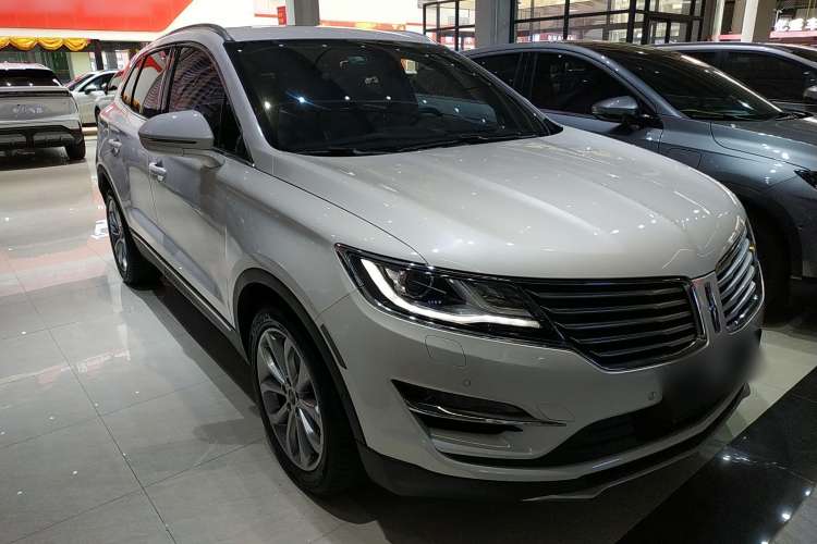 Used Lincoln MKC 2017 2.0T Two-Wheel-Drive Luxury Edition Front Right 45 Deg