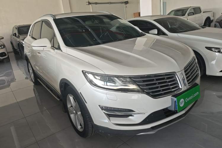Used Lincoln MKC 2017 2.0T Two-Wheel Drive Deluxe Edition Front Right 45 Deg