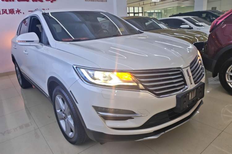 Used Lincoln MKC 2017 2.0T Two-Wheel Drive Deluxe Edition Front Right 45 Deg