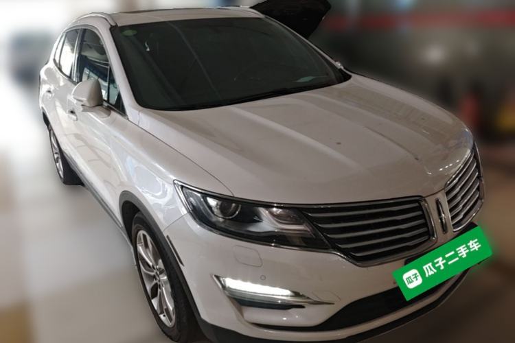 Used Lincoln MKC 2017 2.0T Two-Wheel-Drive Luxury Edition Front Right 45 Deg