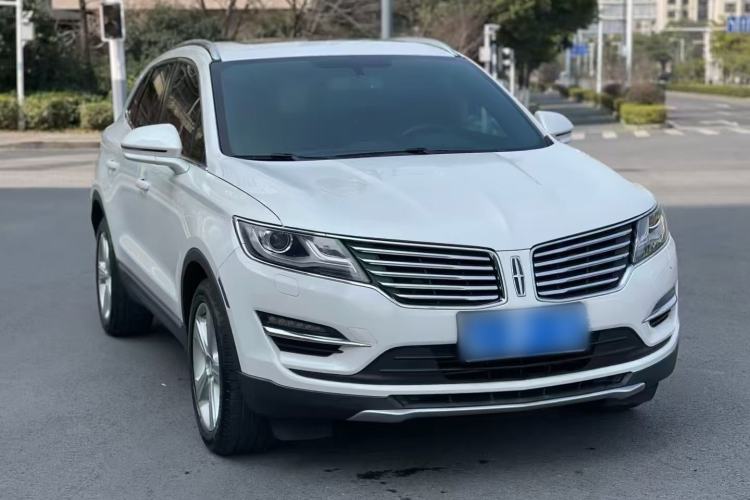 Used Lincoln MKC 2017 2.0T Two-Wheel Drive Deluxe Edition Front Right 45 Deg