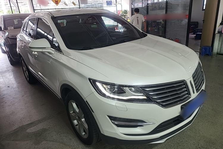 Used Lincoln MKC 2017 2.0T Two-Wheel Drive Deluxe Edition Front Right 45 Deg