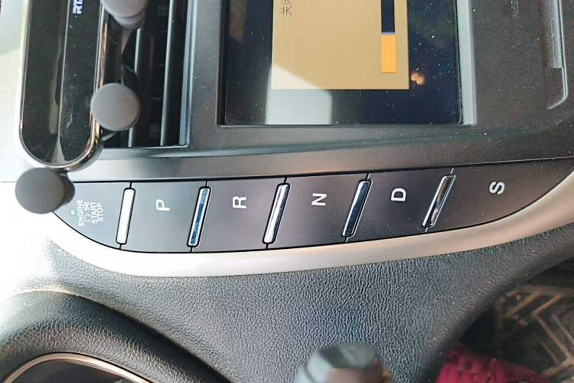 Used Lincoln MKC 2017 2.0T Two-Wheel-Drive Luxury Edition Gear Lever