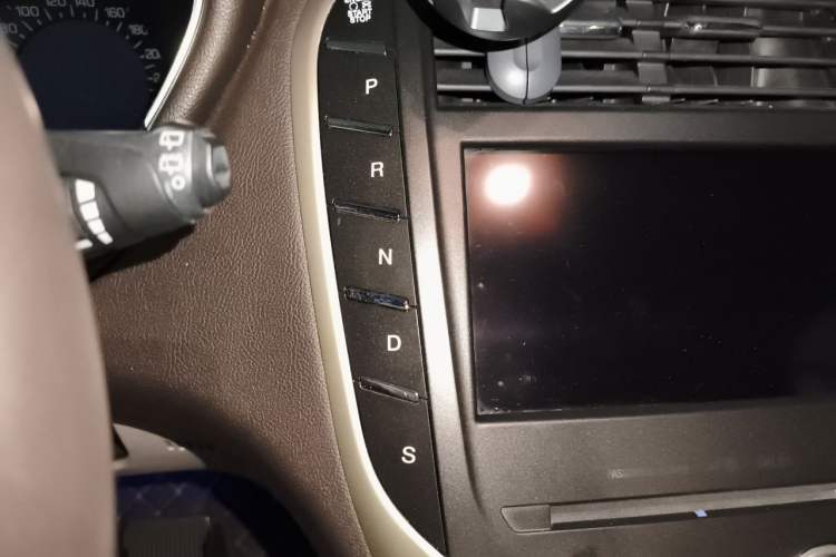 Used Lincoln MKC 2017 2.0T Two-Wheel-Drive Luxury Edition Gear Lever