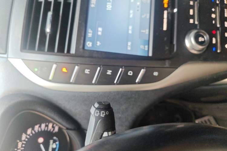 Used Lincoln MKC 2017 2.0T Two-Wheel Drive Deluxe Edition Gear Lever