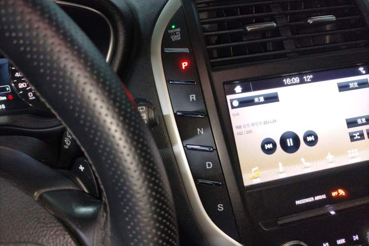 Used Lincoln MKC 2017 2.0T Two-Wheel Drive Deluxe Edition Gear Lever