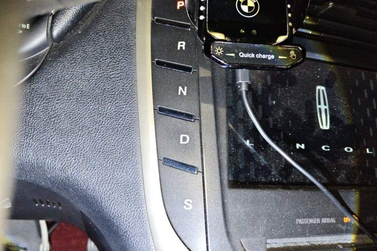 Used Lincoln MKC 2017 2.0T Two-Wheel-Drive Luxury Edition Gear Lever