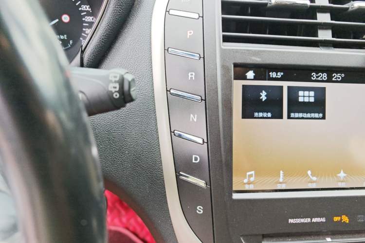 Used Lincoln MKC 2017 2.0T Two-Wheel Drive Deluxe Edition Gear Lever