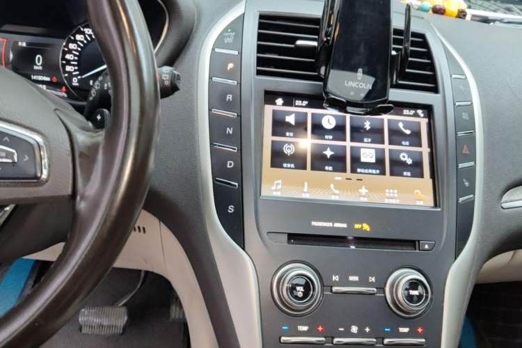 Used Lincoln MKC 2017 2.0T Two-Wheel-Drive Luxury Edition Gear Lever