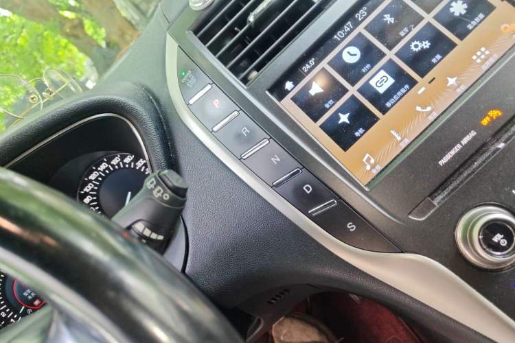 Used Lincoln MKC 2017 2.0T Two-Wheel-Drive Luxury Edition Gear Lever
