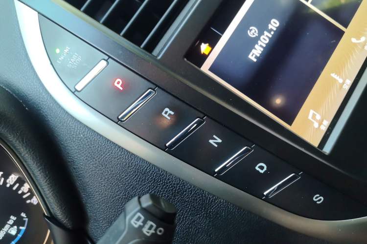 Used Lincoln MKC 2017 2.0T Two-Wheel Drive Zunyue Edition Gear Lever