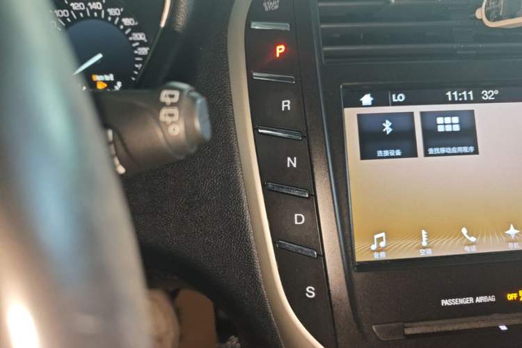 Used Lincoln MKC 2017 2.0T Two-Wheel Drive Deluxe Edition Gear Lever