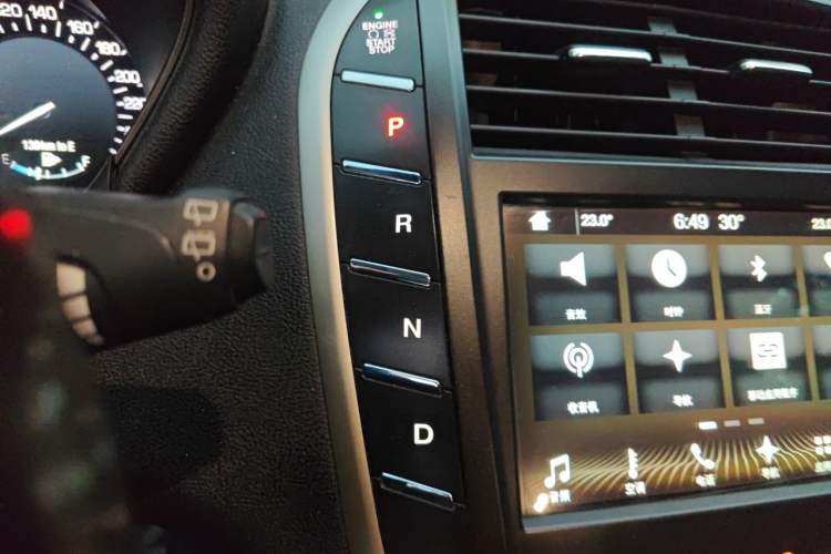Used Lincoln MKC 2017 2.0T Two-Wheel-Drive Luxury Edition Gear Lever