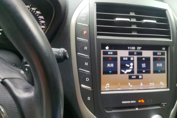 Used Lincoln MKC 2017 2.0T Four-Wheel Drive Prestige Edition Gear Lever