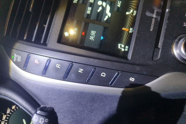 Used Lincoln MKC 2017 2.0T Two-Wheel Drive Deluxe Edition Gear Lever