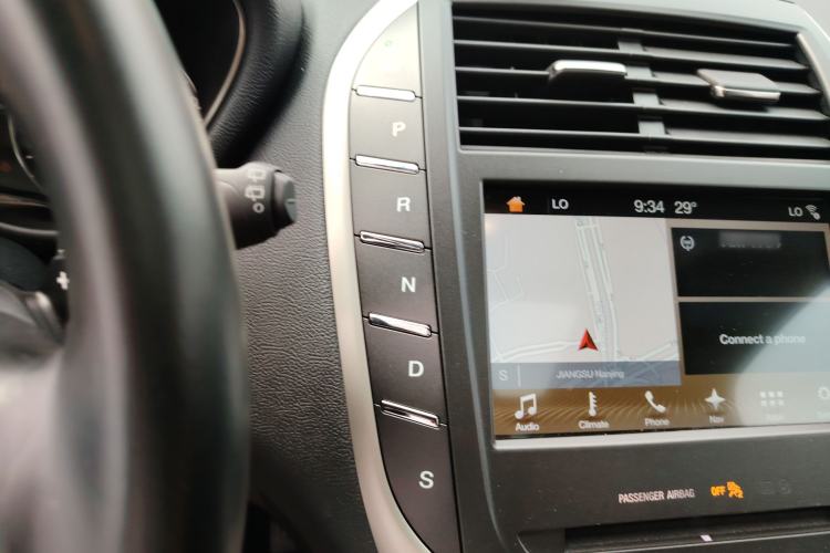 Used Lincoln MKC 2017 2.0T Two-Wheel Drive Deluxe Edition Gear Lever