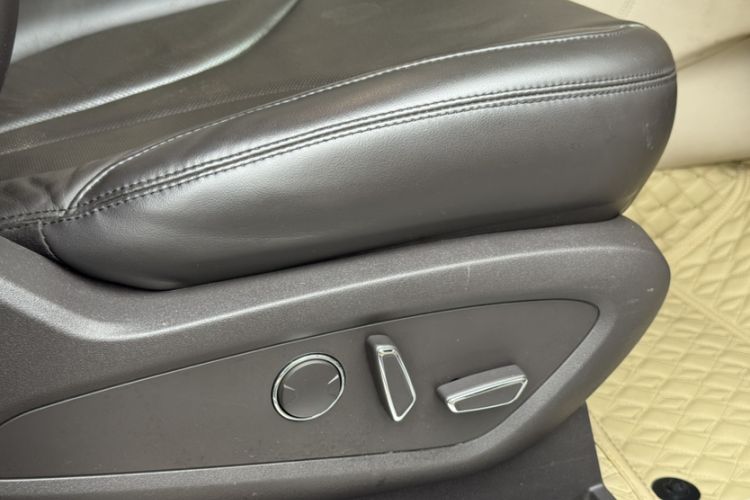 Used Lincoln MKC 2017 2.0T Four-Wheel Drive Zunya Edition Interior 1