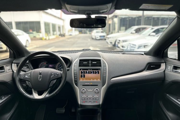 Used Lincoln MKC 2017 2.0T Two-Wheel Drive Deluxe Edition Interior 1