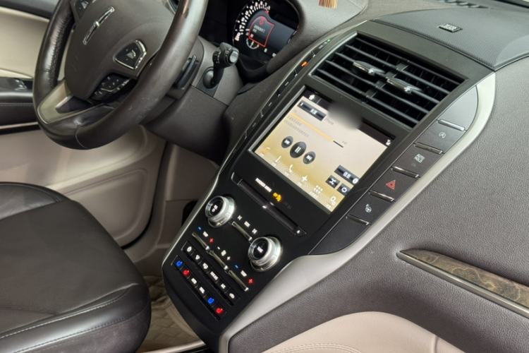 Used Lincoln MKC 2017 2.0T Four-Wheel Drive Zunya Edition Interior 2