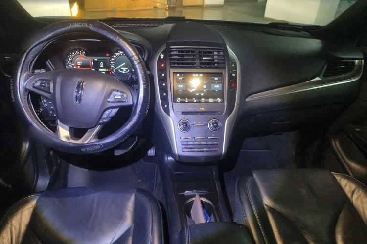 Used Lincoln MKC 2017 2.0T Two-Wheel Drive Deluxe Edition Interior 2