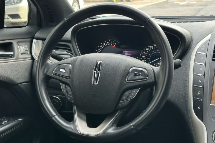 Used Lincoln MKC 2017 2.0T Two-Wheel Drive Deluxe Edition Interior 2